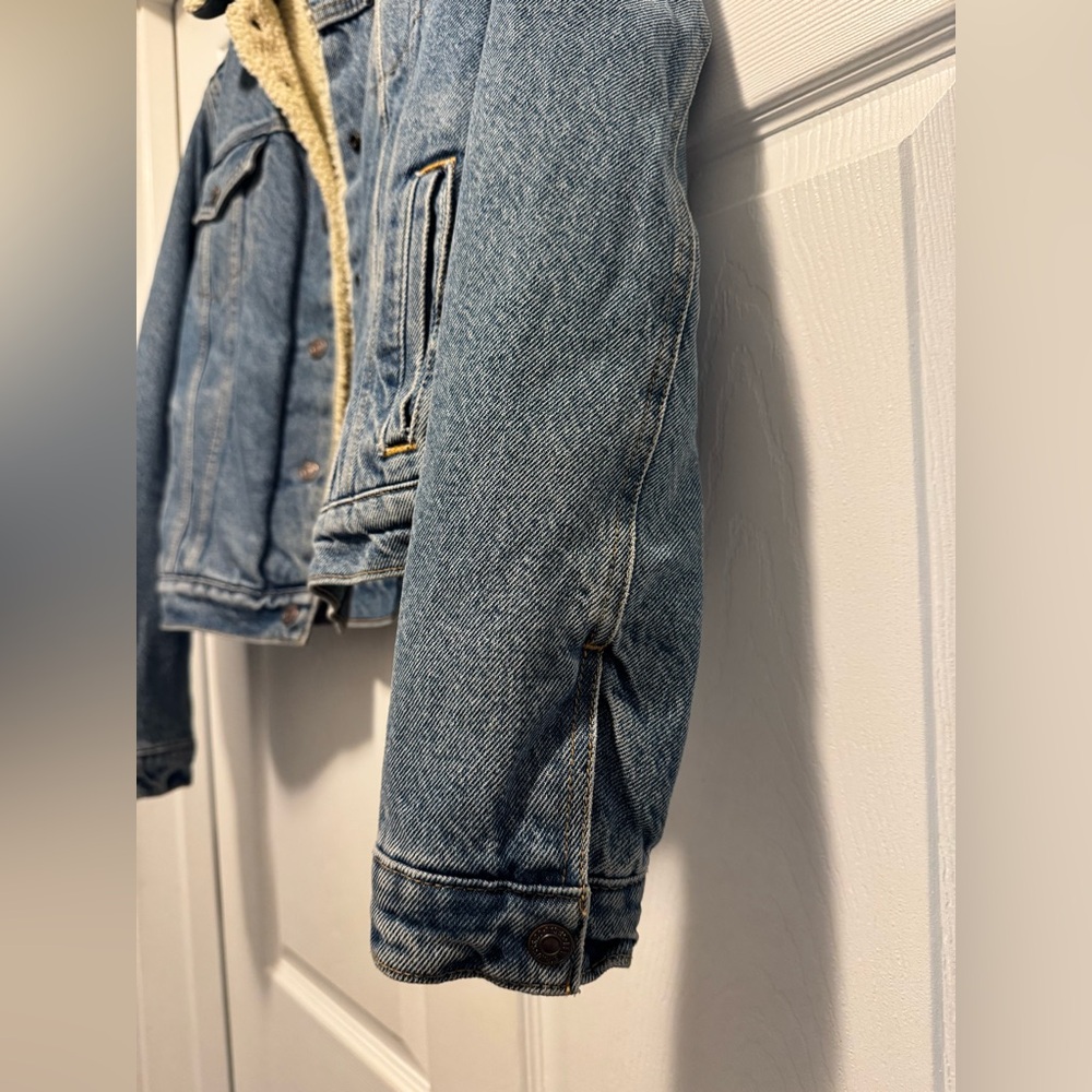 Levi's Sherpa Lined Denim Jacket - Picture 5 of 8